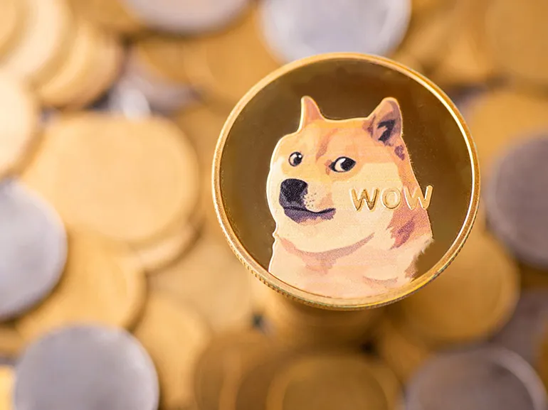 Een afbeelding van Dogecoin op een achtergrond met meerdere munten